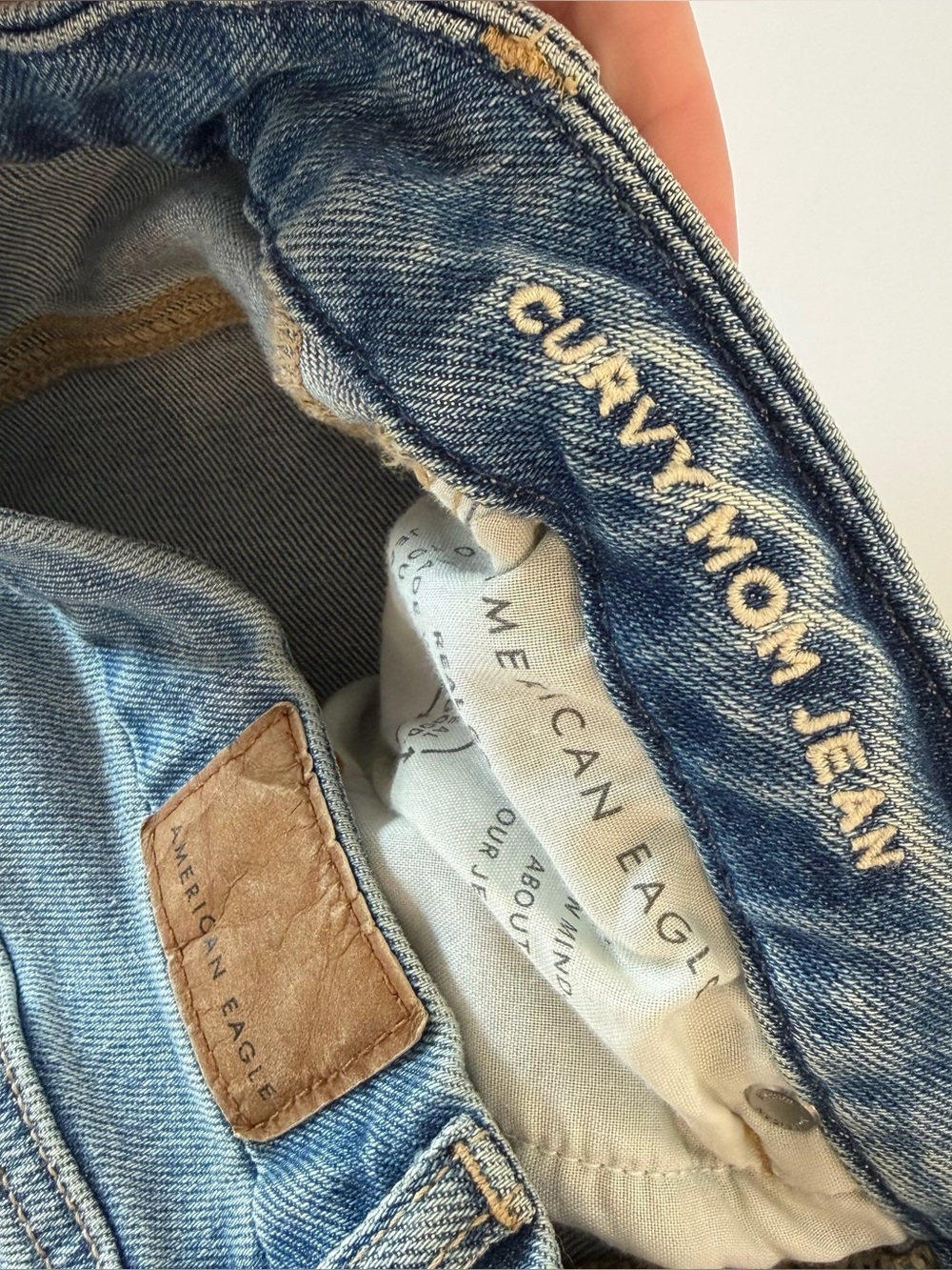 American Eagle Jeans Womens 4 Curvy Mom Fit Distressed Stretch - Picture 4 of 8